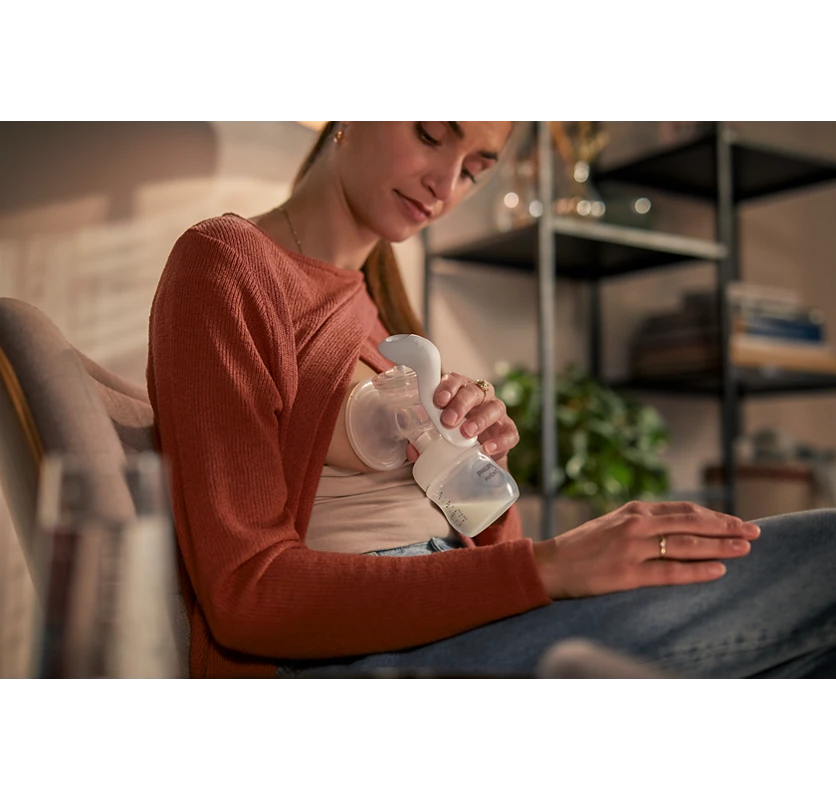 Manual breast pump with Natural Motion Technology (SCF 430/10)