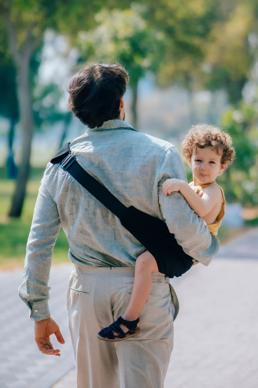 MomSwing Baby Carrier - Black