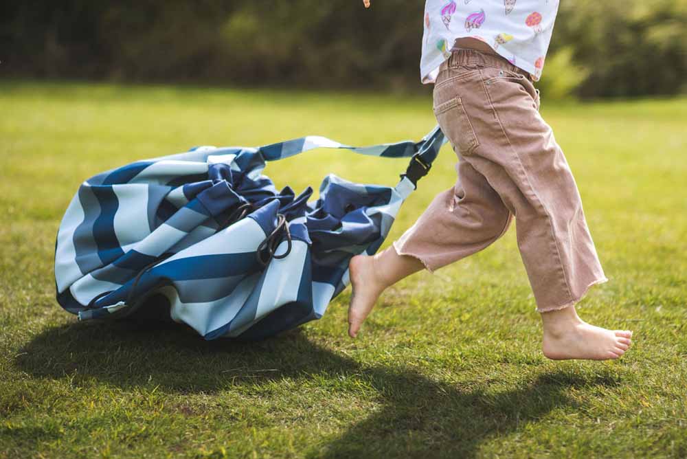 noomad Outdoor: Playmat & Toy Bag - Blue/Green Stripes