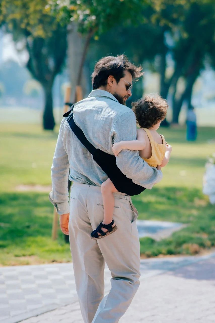 MomSwing Baby Carrier - Black