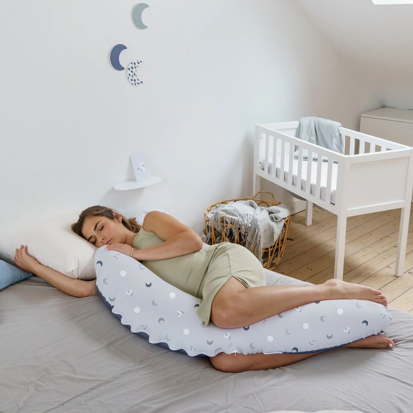 Buddy Pregnancy & Nursing Pillow - Blue Grey Moon