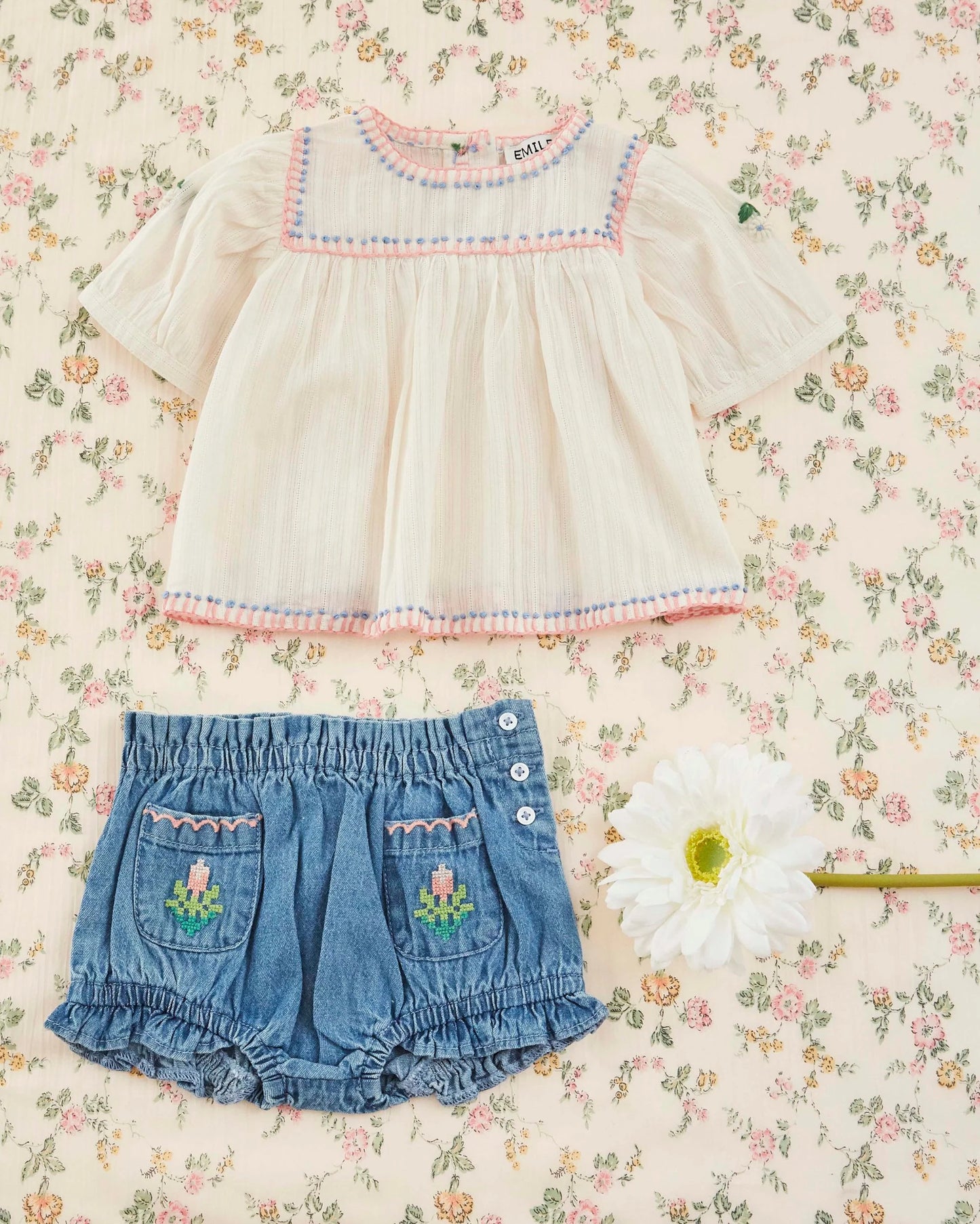 Flowers Embroidered Set
